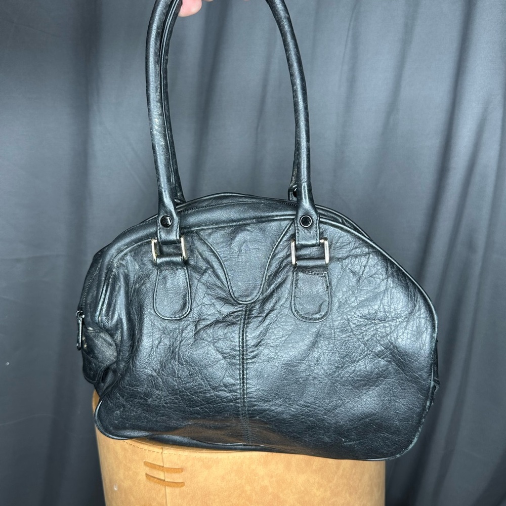 Elegant Black Leather Handbag made on Korea